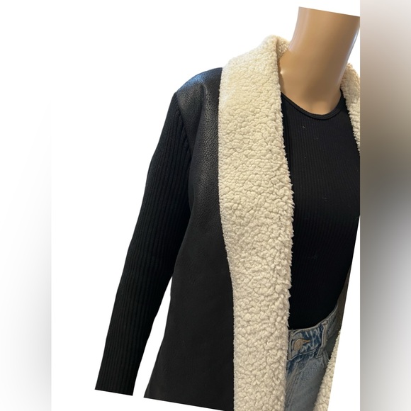 Super cute and cozy Sherpa lined cardigan 😻 - Picture 3 of 8
